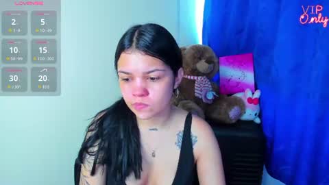 Snapshot of emma_boo_ chatting on July 2026 03:19:02 PM emma_boo_ online show from July 2026 03:19:02 PM