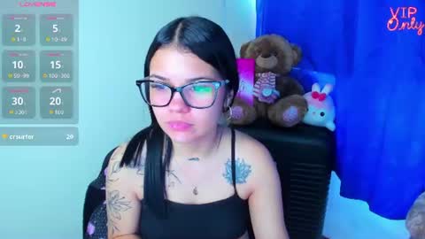 Snapshot of emma_boo_ chatting on July 2026 04:43:02 PM emma_boo_ online show from July 2026 04:43:02 PM