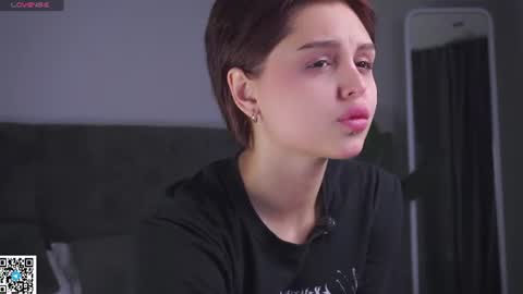 Snapshot of emma_bro0kss chatting on June 2026 09:44:02 AM Emma online show from June 2026 09:44:02 AM
