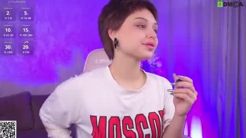 Snapshot of emma_bro0kss chatting on June 2026 09:06:02 AM Emma online show from June 2026 09:06:02 AM