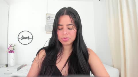 Snapshot of emma_castilloo chatting on February 2025 01:23:01 AM Emma Castillo online show from February 2025 01:23:01 AM