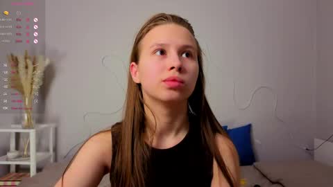 Snapshot of emma_clon chatting on June 2026 01:45:01 AM Emma online show from June 2026 01:45:01 AM