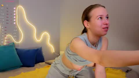 Snapshot of emma_clon chatting on June 2026 01:16:02 AM Emma online show from June 2026 01:16:02 AM