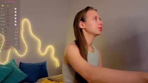 Snapshot of emma_clon chatting on June 2026 01:09:01 AM Emma online show from June 2026 01:09:01 AM
