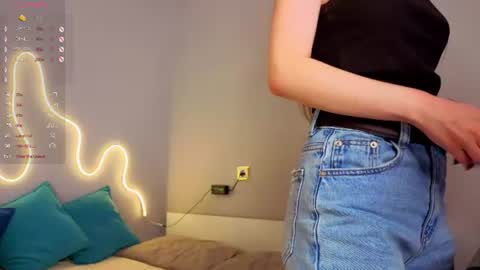 Snapshot of emma_clon chatting on July 2026 02:02:01 AM Emma online show from July 2026 02:02:01 AM
