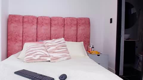 Emma online show from November 2025 03:18:02 AM