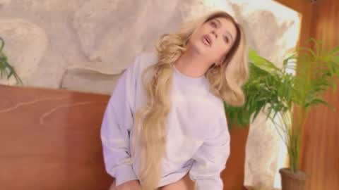 Snapshot of emma_dragon chatting on March 2026 05:08:02 AM emma_dragon online show from March 2026 05:08:02 AM