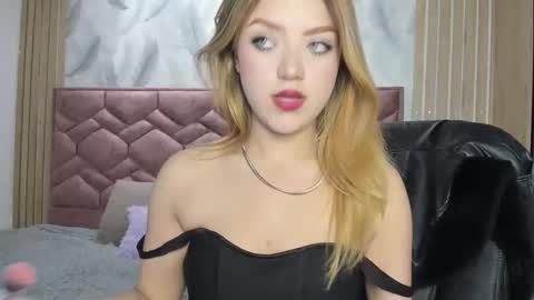 Emma  online show from October 2025 04:41:02 AM