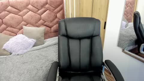 Emma  online show from October 2025 05:16:01 AM