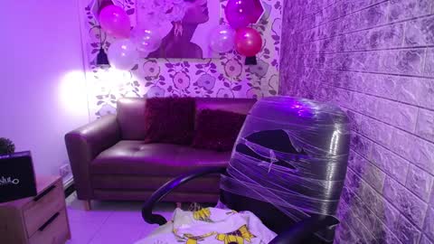 Snapshot of emma_garciaa_ chatting on February 2025 03:33:01 AM emma online show from February 2025 03:33:01 AM