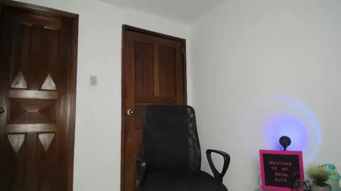 Emma Glow online show from November 2025 12:02:02 AM