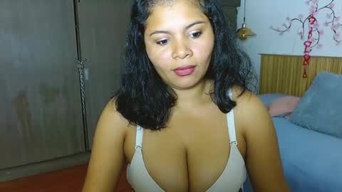 Snapshot of emma_hassani chatting on February 2026 01:54:02 PM Tell me Emma online show from February 2026 01:54:02 PM