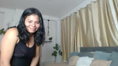 Snapshot of emma_hassani chatting on June 2026 01:32:02 PM Tell me Emma online show from June 2026 01:32:02 PM