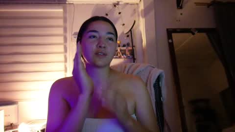 Snapshot of emma_johnson_ chatting on December 2024 02:09:02 AM emma_johnson_ online show from December 2024 02:09:02 AM