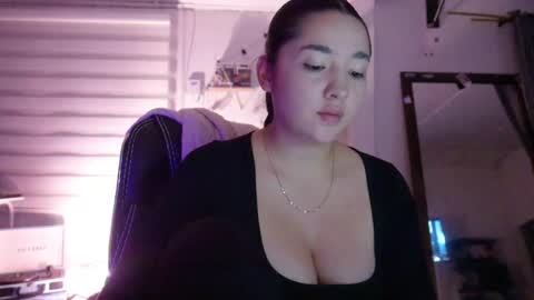 Snapshot of emma_johnson_ chatting on December 2024 05:00:01 AM emma_johnson_ online show from December 2024 05:00:01 AM