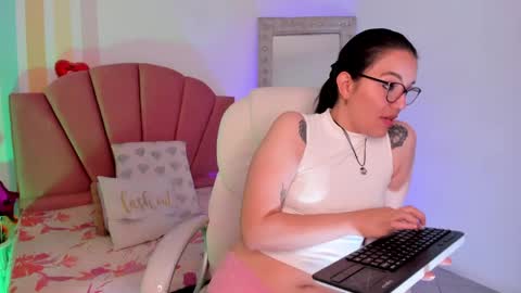 Snapshot of emma_lakshmi chatting on June 2026 02:22:01 PM Emma online show from June 2026 02:22:01 PM