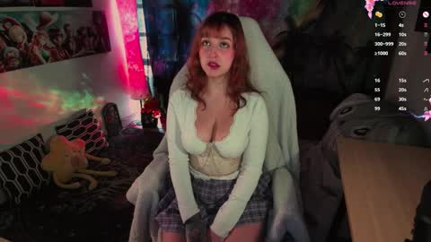 Snapshot of emma_luna059 chatting on February 2026 02:07:02 PM LUNA online show from February 2026 02:07:02 PM