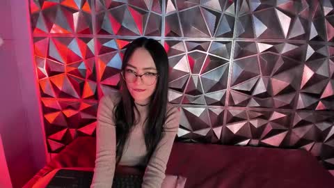 Snapshot of emma_luxu chatting on November 2025 01:44:01 PM Emma online show from November 2025 01:44:01 PM