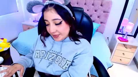 Emma Monserratt online show from December 2025 04:58:01 PM