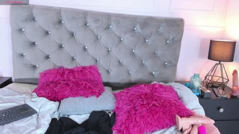 Snapshot of emma_payton chatting on January 2025 05:37:01 PM Emma online show from January 2025 05:37:01 PM