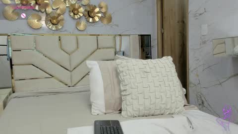 Emma online show from December 2024 09:28:02 PM