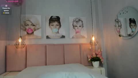 Emma online show from September 2025 02:45:01 AM