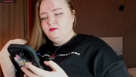 Snapshot of emma_razoom chatting on November 2025 07:09:01 AM Emma Razumovskaya online show from November 2025 07:09:01 AM