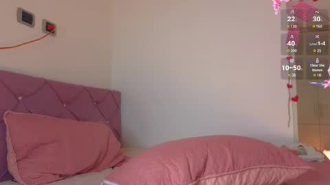 EMMA REVEES  online show from February 2026 09:28:01 AM