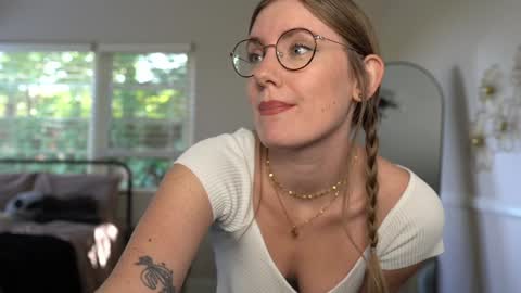 Snapshot of emma_ruby chatting on October 2025 04:50:01 PM Emma Ruby online show from October 2025 04:50:01 PM