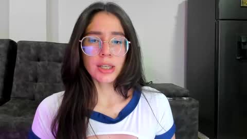 Snapshot of emma_sandovaal chatting on March 2025 04:34:02 AM Emma online show from March 2025 04:34:02 AM