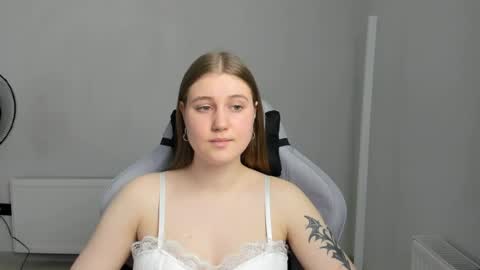 Snapshot of emma_sweettyy chatting on June 2026 12:09:02 PM Emma online show from June 2026 12:09:02 PM
