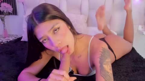 emmaa00_ online show from April 2026 06:46:01 PM