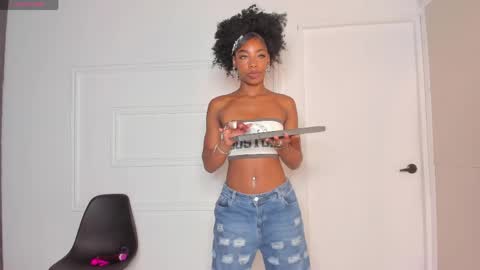 Snapshot of emmaalennox__ chatting on May 2026 07:22:01 PM Emma online show from May 2026 07:22:01 PM
