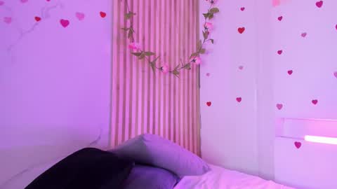 emmaclark_1 online show from September 2025 08:31:01 PM