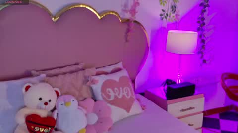 Snapshot of emmacrush chatting on May 2026 08:17:02 PM Welcome Im yosein Your love is my passion activate it with your tips and enjoy with me online show from May 2026 08:17:02 PM