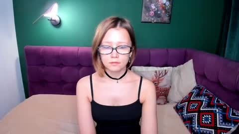 Snapshot of emmaethereal chatting on May 2026 01:32:02 AM Emma 3 online show from May 2026 01:32:02 AM