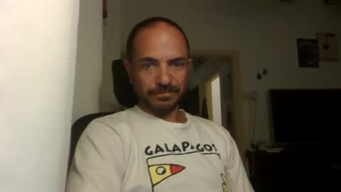 Snapshot of emmagold123 chatting on October 2025 03:27:02 AM Ariel online show from October 2025 03:27:02 AM