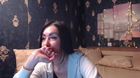 EmmaGoldX online show from November 2025 10:35:02 AM