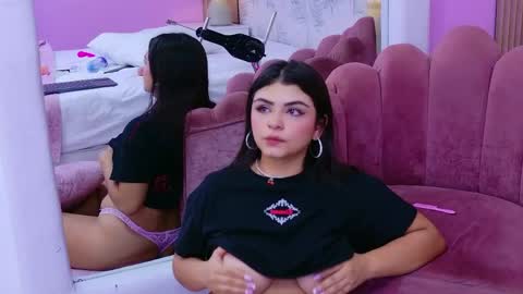 Snapshot of emmaleems chatting on April 2026 06:14:02 PM Emma Lee online show from April 2026 06:14:02 PM