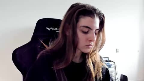 Emma online show from October 2025 10:37:02 AM