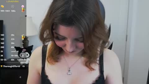 Snapshot of emmamoore12 chatting on April 2026 05:44:02 PM Emma online show from April 2026 05:44:02 PM