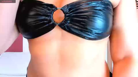 emmanaughty_ online show from December 2025 09:33:01 PM