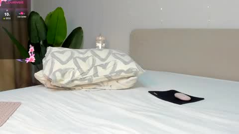 Snapshot of emmanuelleee chatting on April 2026 01:41:01 PM emmanuelleee online show from April 2026 01:41:01 PM