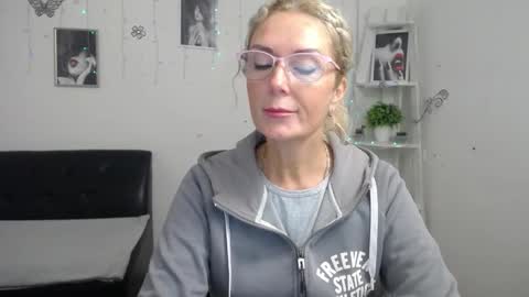 Emma online show from October 2025 05:17:02 AM