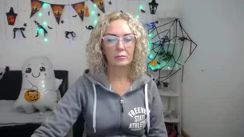 Emma online show from October 2025 05:08:02 AM