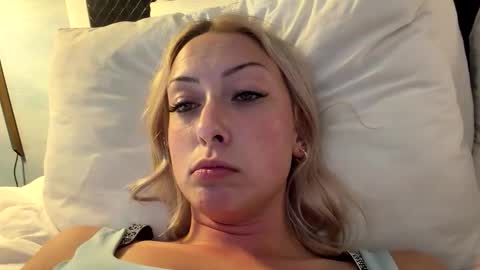 Snapshot of emmaraee chatting on May 2026 07:54:02 PM emmaraee online show from May 2026 07:54:02 PM