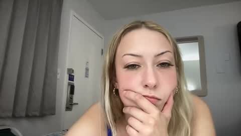 Snapshot of emmaraee chatting on June 2026 06:26:01 AM emmaraee online show from June 2026 06:26:01 AM