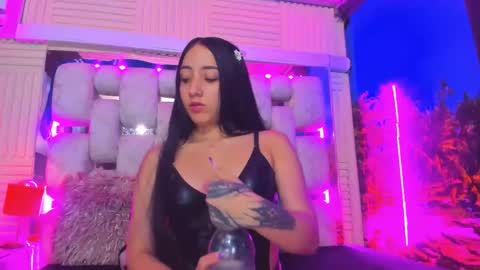Snapshot of emmateylor chatting on May 2026 02:09:02 AM Emma online show from May 2026 02:09:02 AM