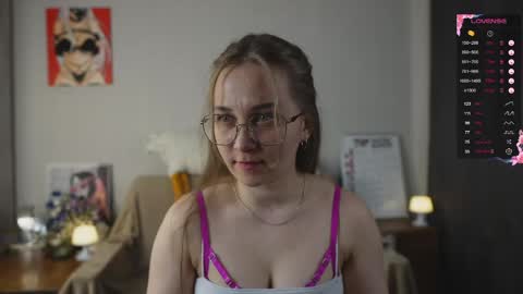 Mia online show from March 2026 07:25:01 PM