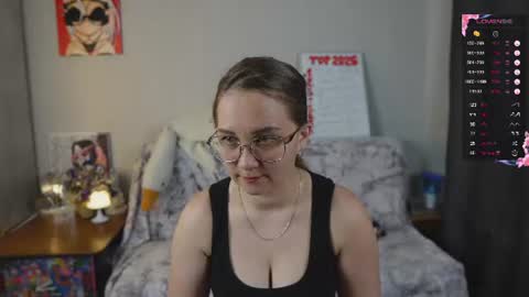 Snapshot of emmatiny chatting on June 2026 08:00:01 PM Mia online show from June 2026 08:00:01 PM